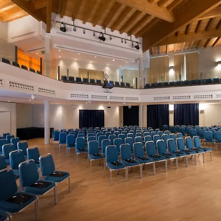 & Congressi Отель