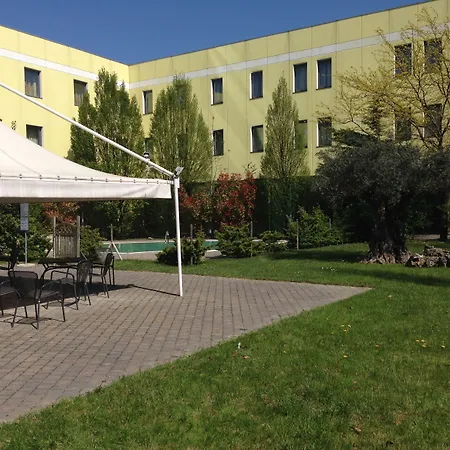 & Congressi Отель