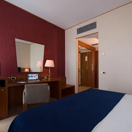 Voco & Congressi By Ihg 4* بارما